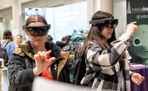 Erlebnistag Girls Tech Up in Graz 2023 VR Brille 3