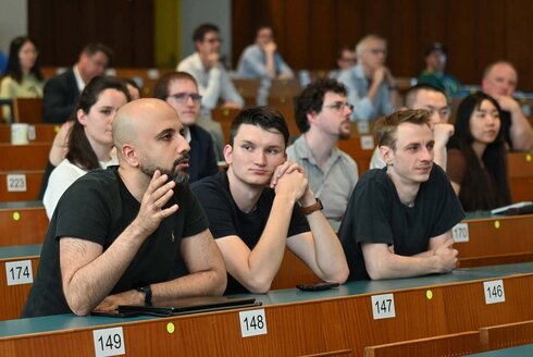 High Profile Lecture The Future of Wireless Publikum