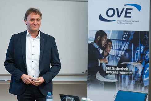 Lichttechnik Normennachmittag Vortrag Thomas Neumayer