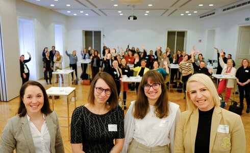 OVE Fem, Neujahrsfrühstück, Gruppe