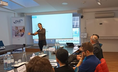 Runder Tisch im OVE zum Thema Künstliche Intelligenz