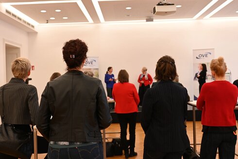 Frauengruppe von hinten