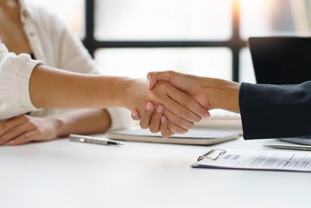 Kooperationsmöglichkeiten, Händeschütteln
