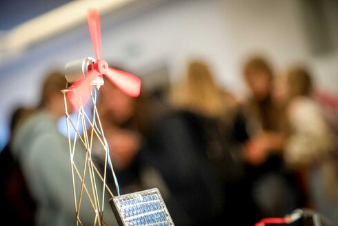 Girls! TECH UP Windrad