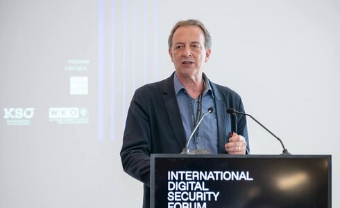 Misha Glenny_(c) Katharina Schiffl