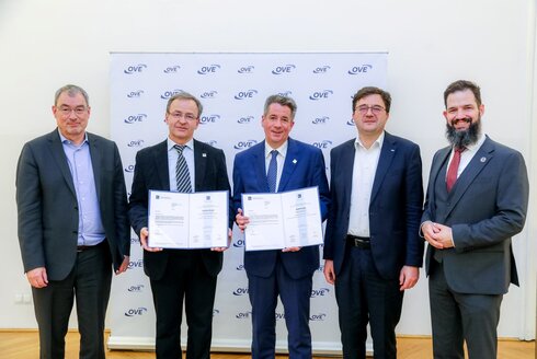 IEC 1906 Award Übergabe beim OVE Innovation Day 2025